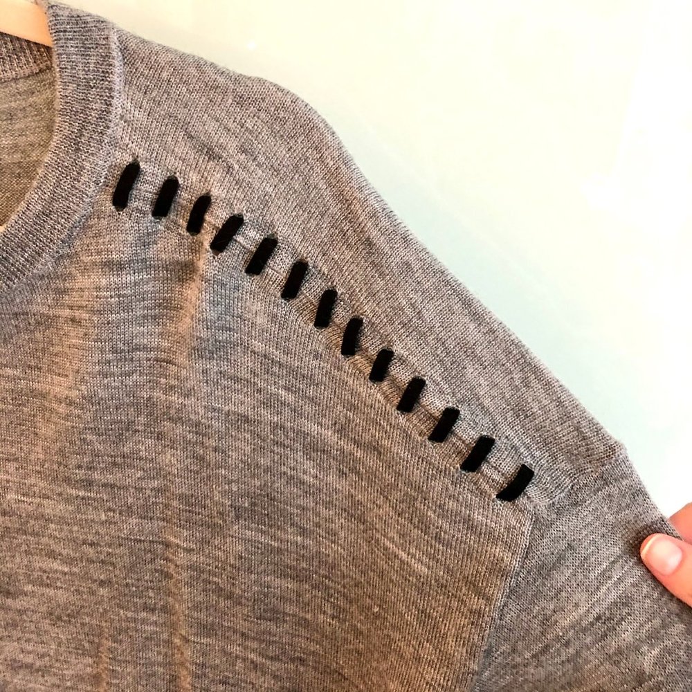 Swingy faux suede fringed gray sweater - Picture 3 of 6